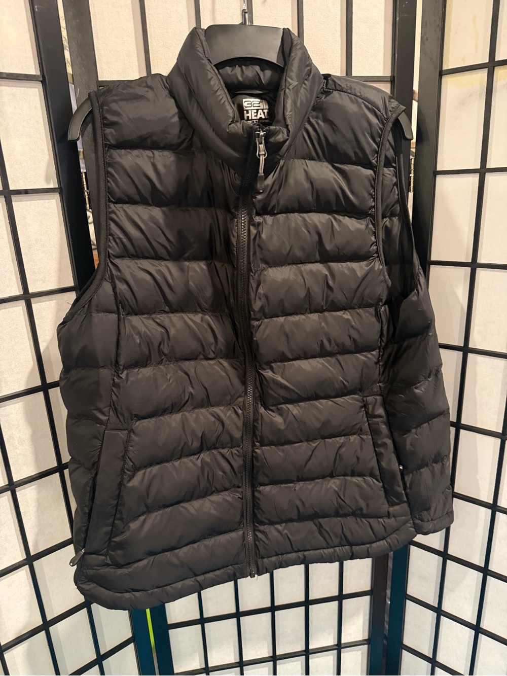 32 Degrees Women’s Black Quilted Puffer Vest (G2)